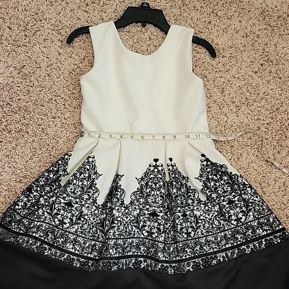 Black and white formal dress - Picture 12 of 13
